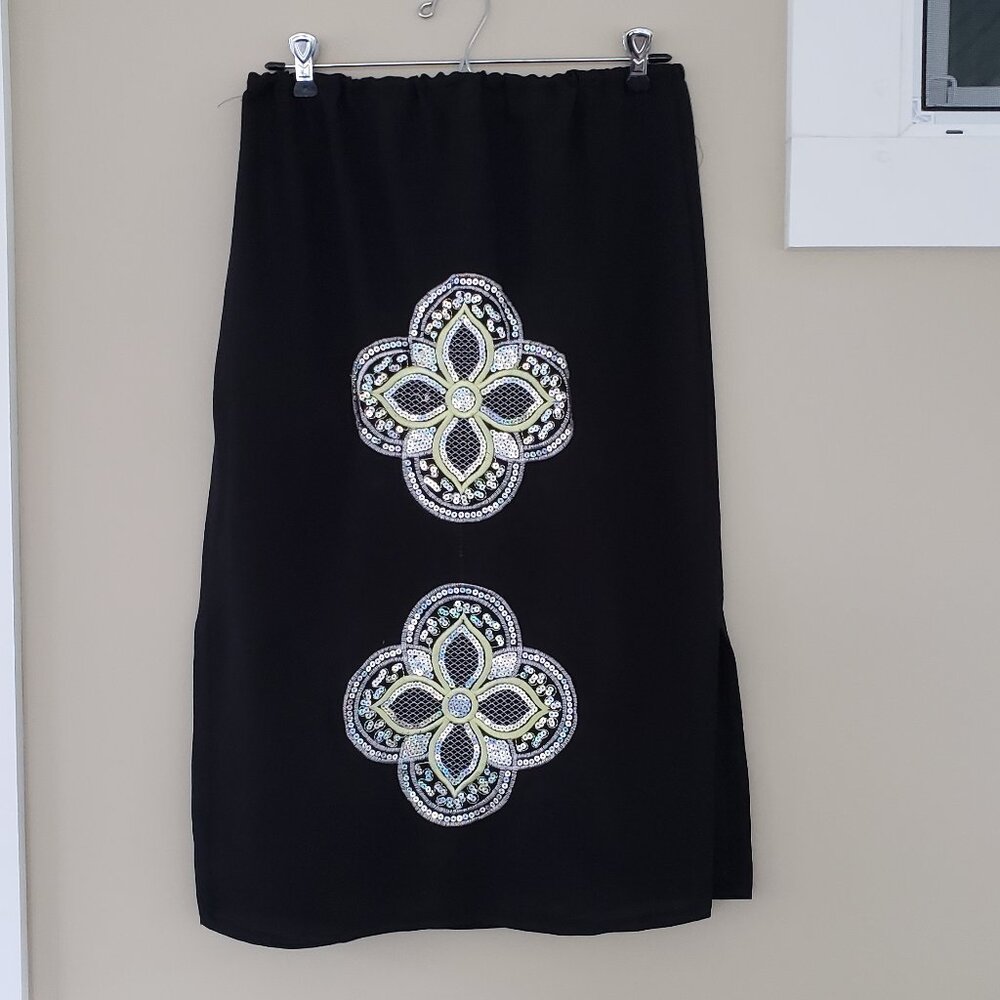 GUC Women's black sequined/embroidered skirt